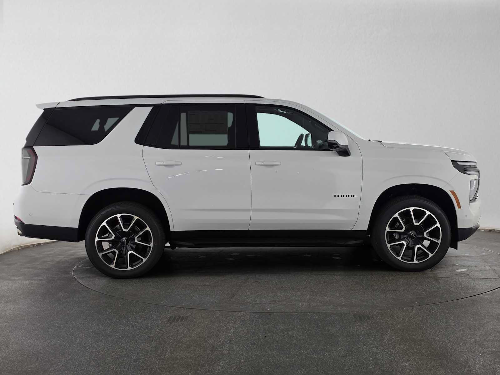 New 2026 Chevrolet Tahoe RST w/ Comfort Package AWD/4WD image 2