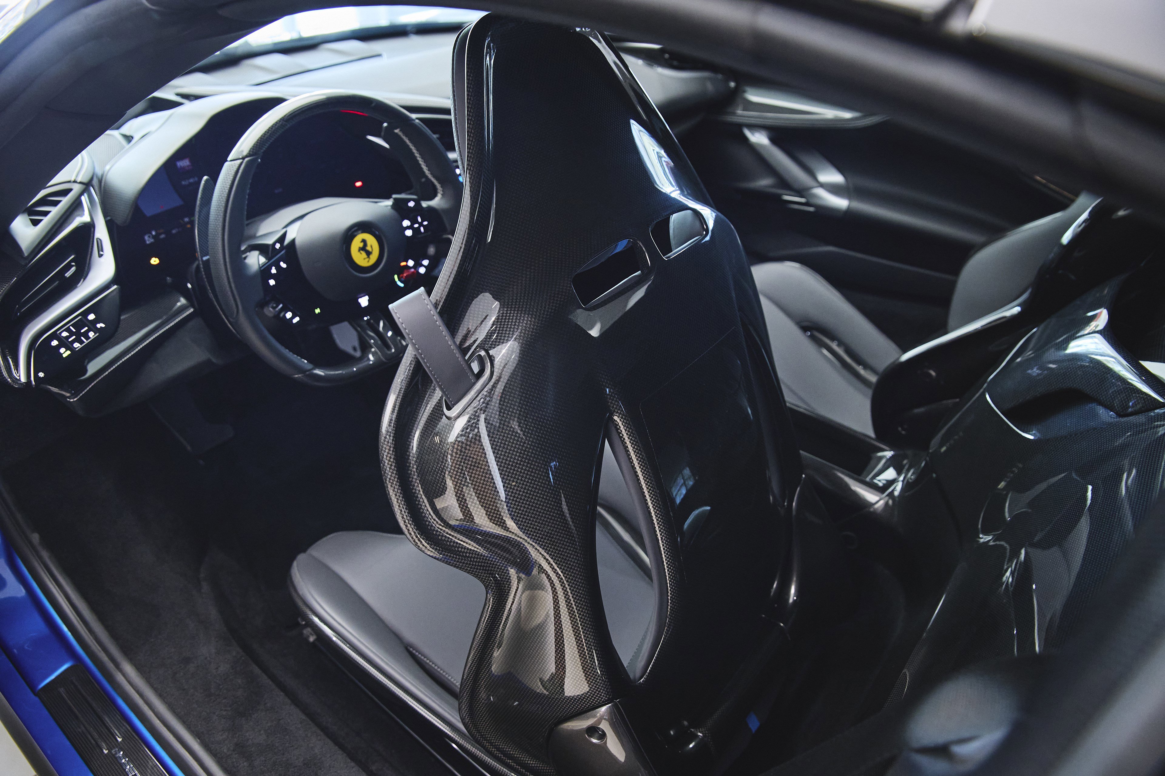 Used 2023 Ferrari SF90 Spider image 28