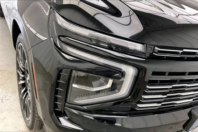 Certified 2025 Chevrolet Suburban High Country AWD/4WD image 26
