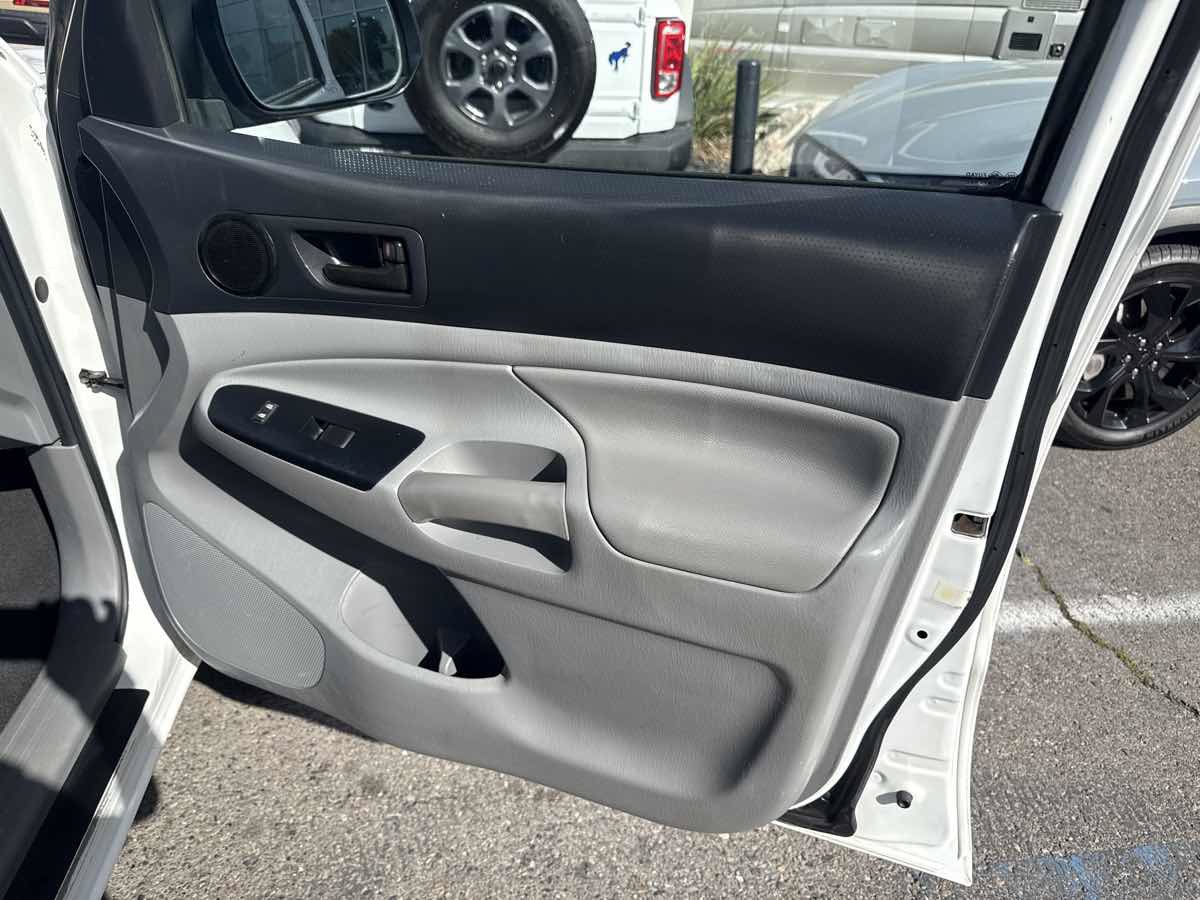 Used 2015 Toyota Tacoma 4x4 Access Cab image 15