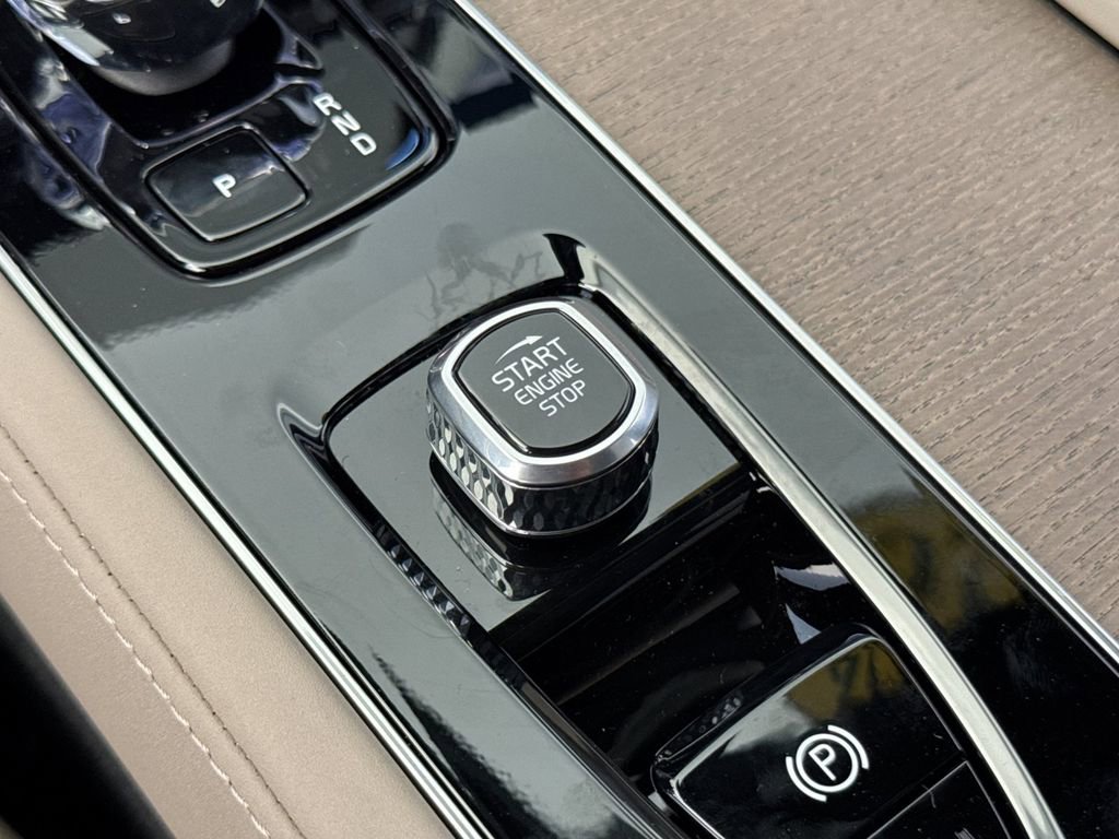 New 2026 Volvo XC90 B6 Plus w/ Protection Package Premier image 21
