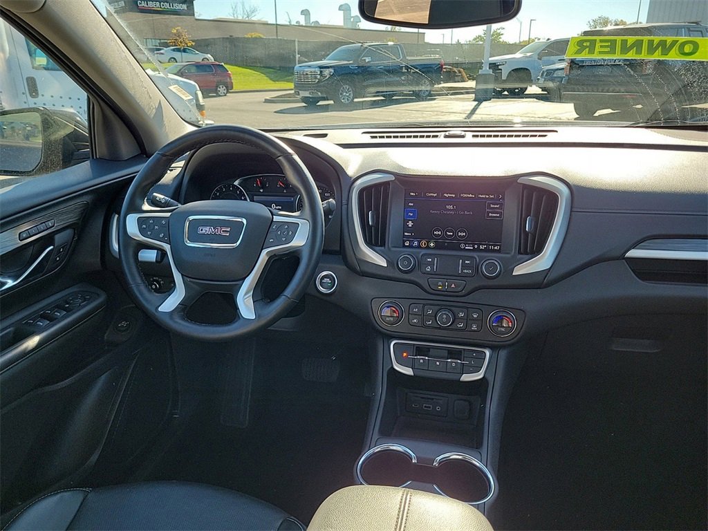 Used 2024 GMC Terrain SLT image 9