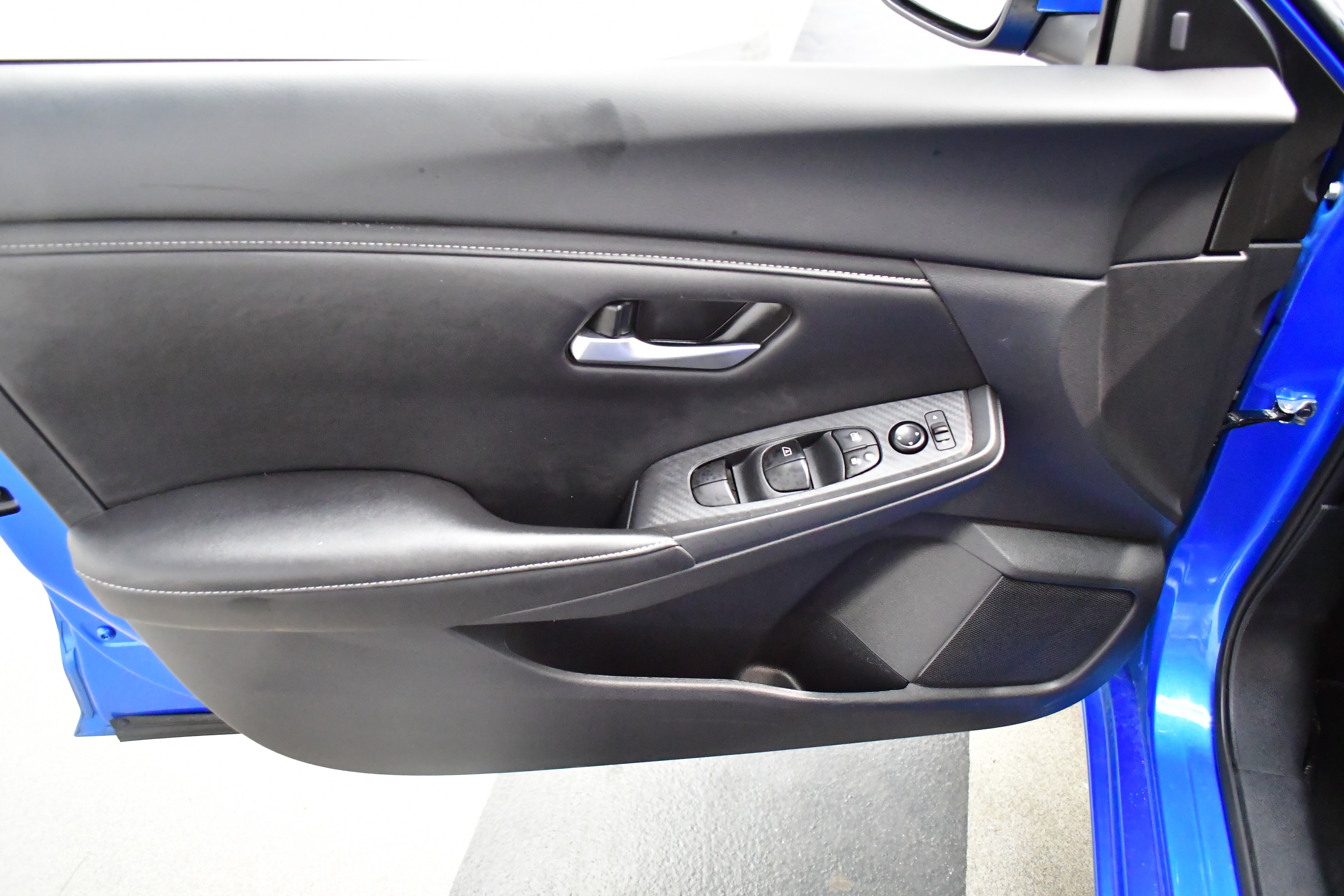 Used 2025 Nissan Sentra SV image 16