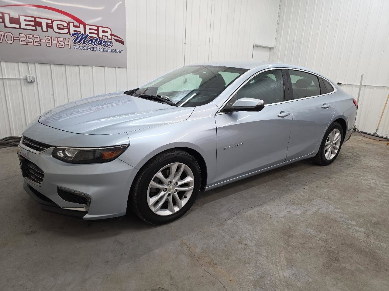 Used 2018 Chevrolet Malibu LT FWD image 2