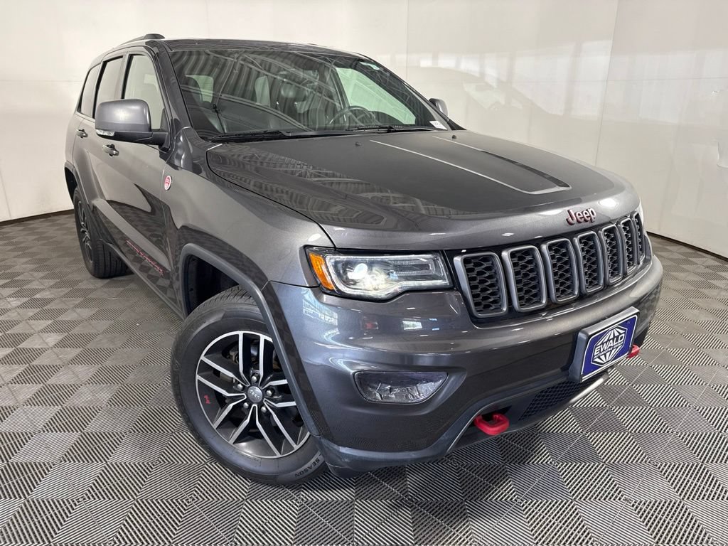 Used 2017 Jeep Grand Cherokee Trailhawk w/ Trailhawk Luxury Group AWD/4WD image 2
