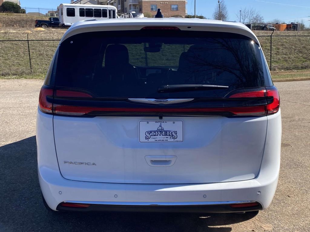 New 2026 Chrysler Pacifica Select image 30