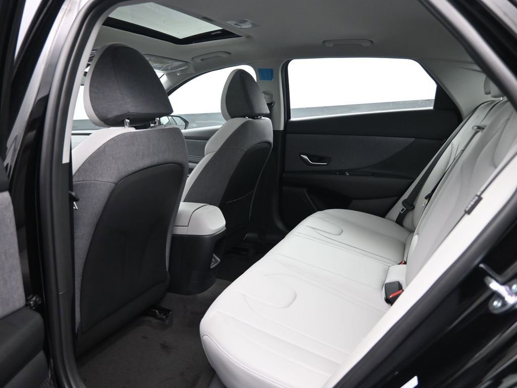 New 2025 Hyundai Elantra Limited image 28