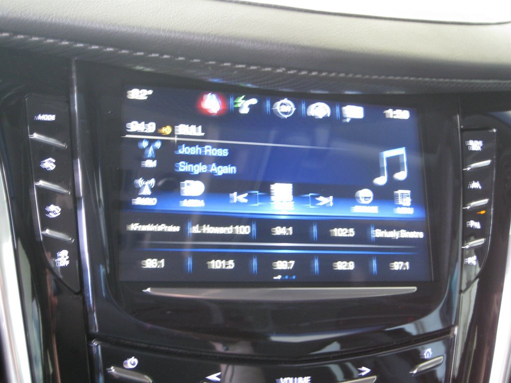 Used 2019 Cadillac Escalade Premium Luxury w/ Escalade Sport Edition image 19