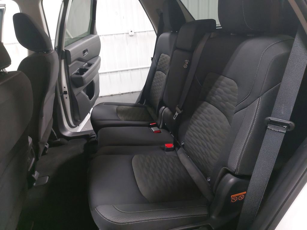 Used 2025 Nissan Pathfinder SV image 15