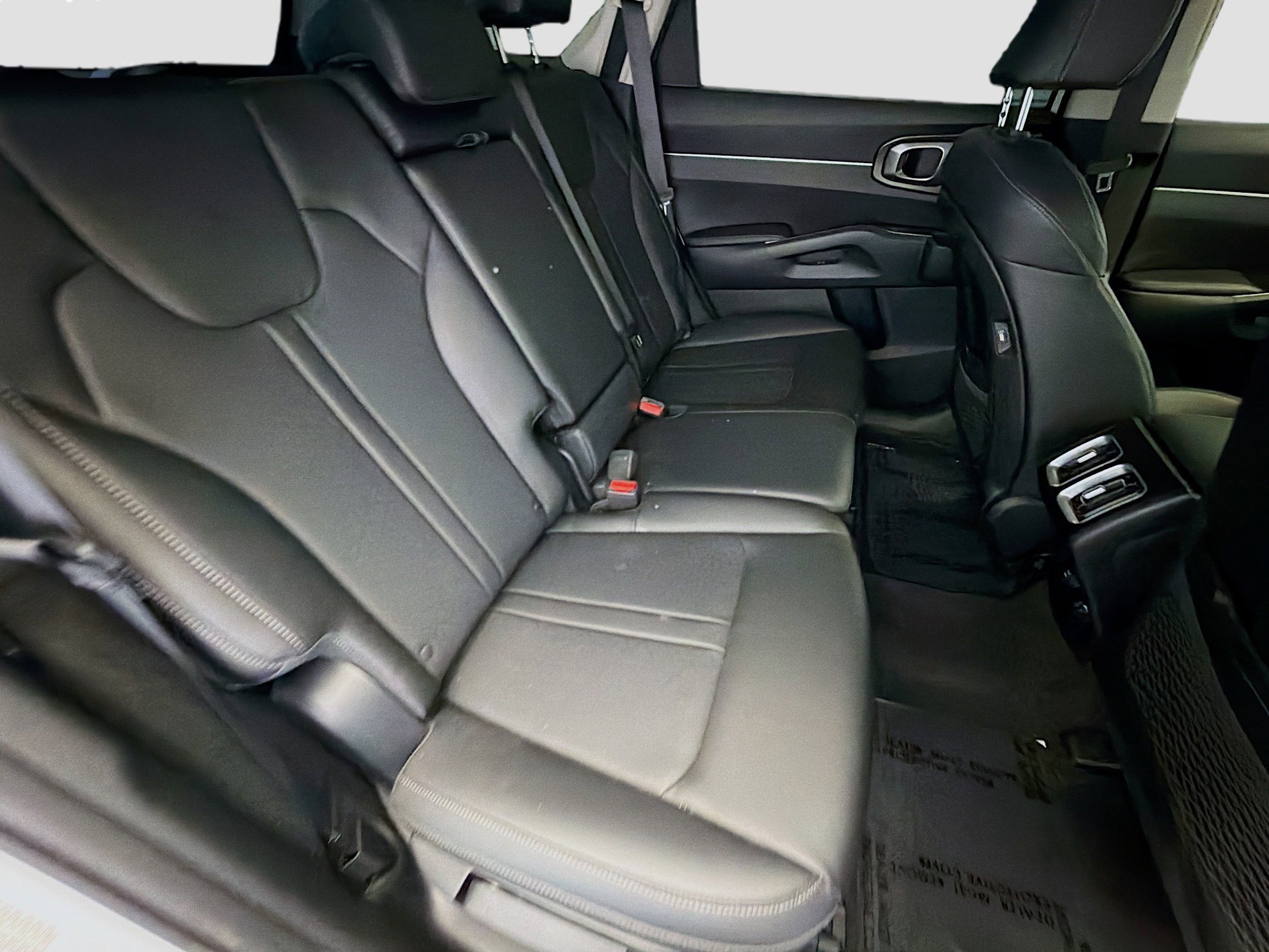 Used 2023 Kia Sorento S image 14