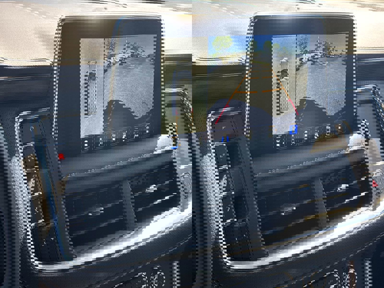 Used 2024 GMC Yukon SLT w/ SLT Luxury Package image 25