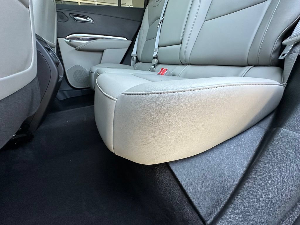Used 2022 Cadillac XT4 Luxury w/ Cold Weather Package FWD image 25