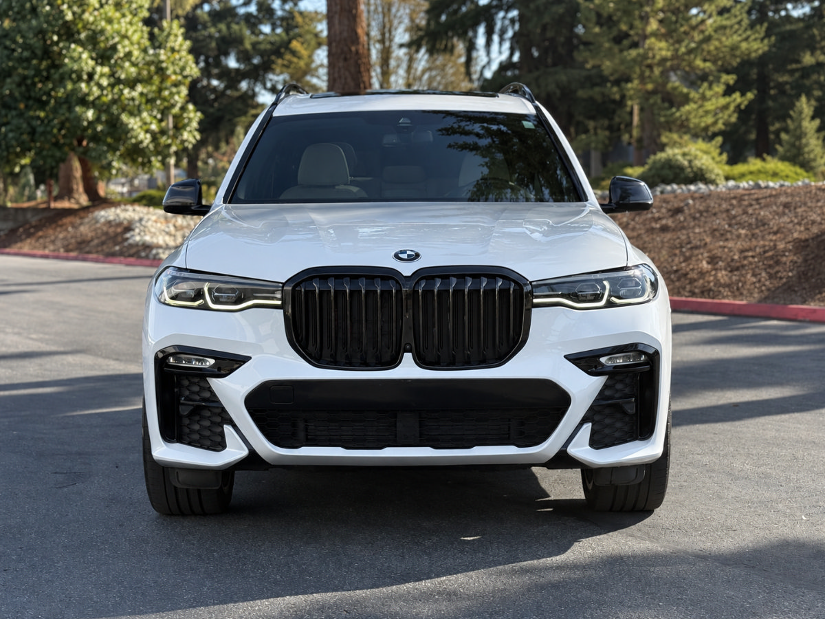 Used 2022 BMW X7 xDrive40i w/ M Sport Package AWD/4WD image 9