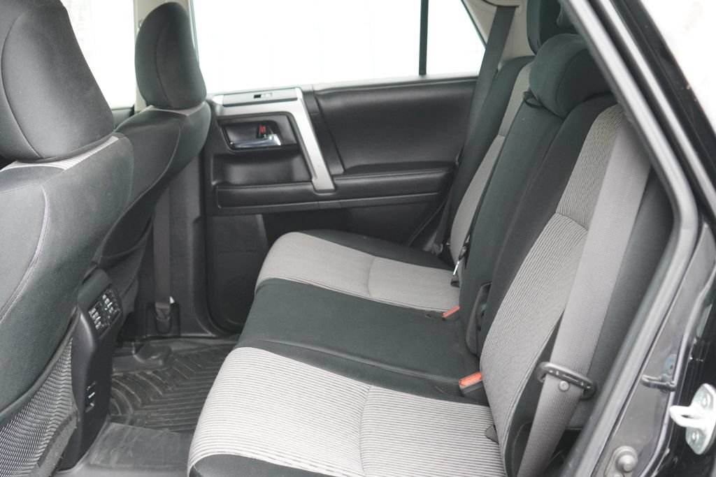 Used 2018 Toyota 4Runner SR5 AWD/4WD image 27