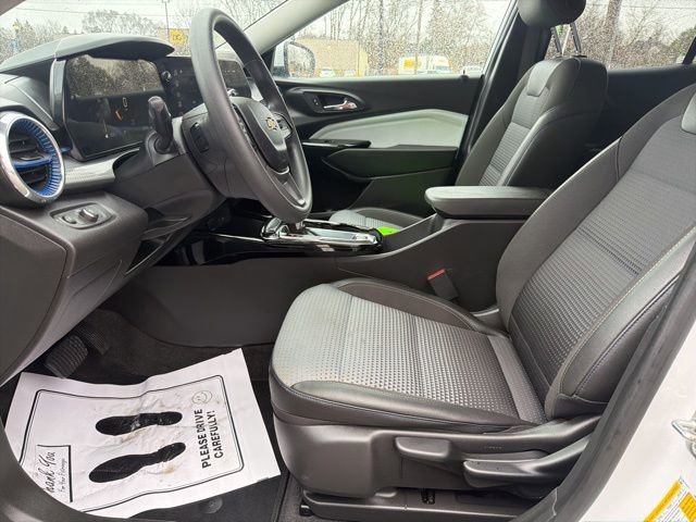 Certified 2025 Chevrolet Trax LT FWD image 19