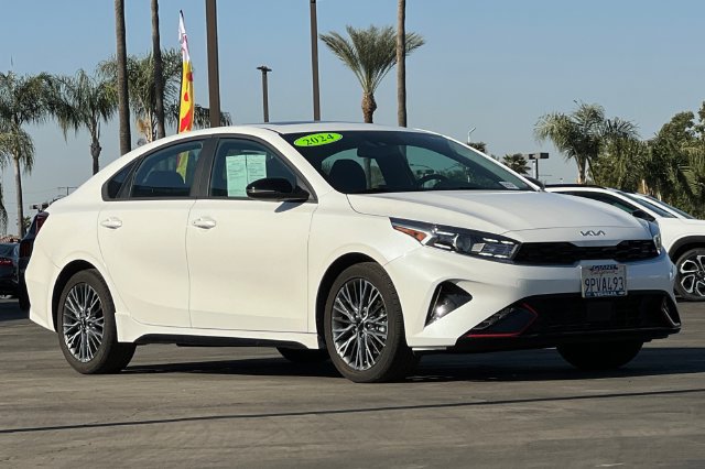 Used 2024 Kia Forte GT-Line w/ GT-Line Premium Package FWD image 2