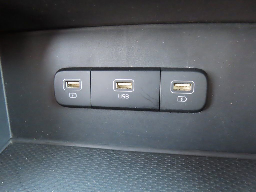 Used 2024 Kia Carnival LX FWD image 9