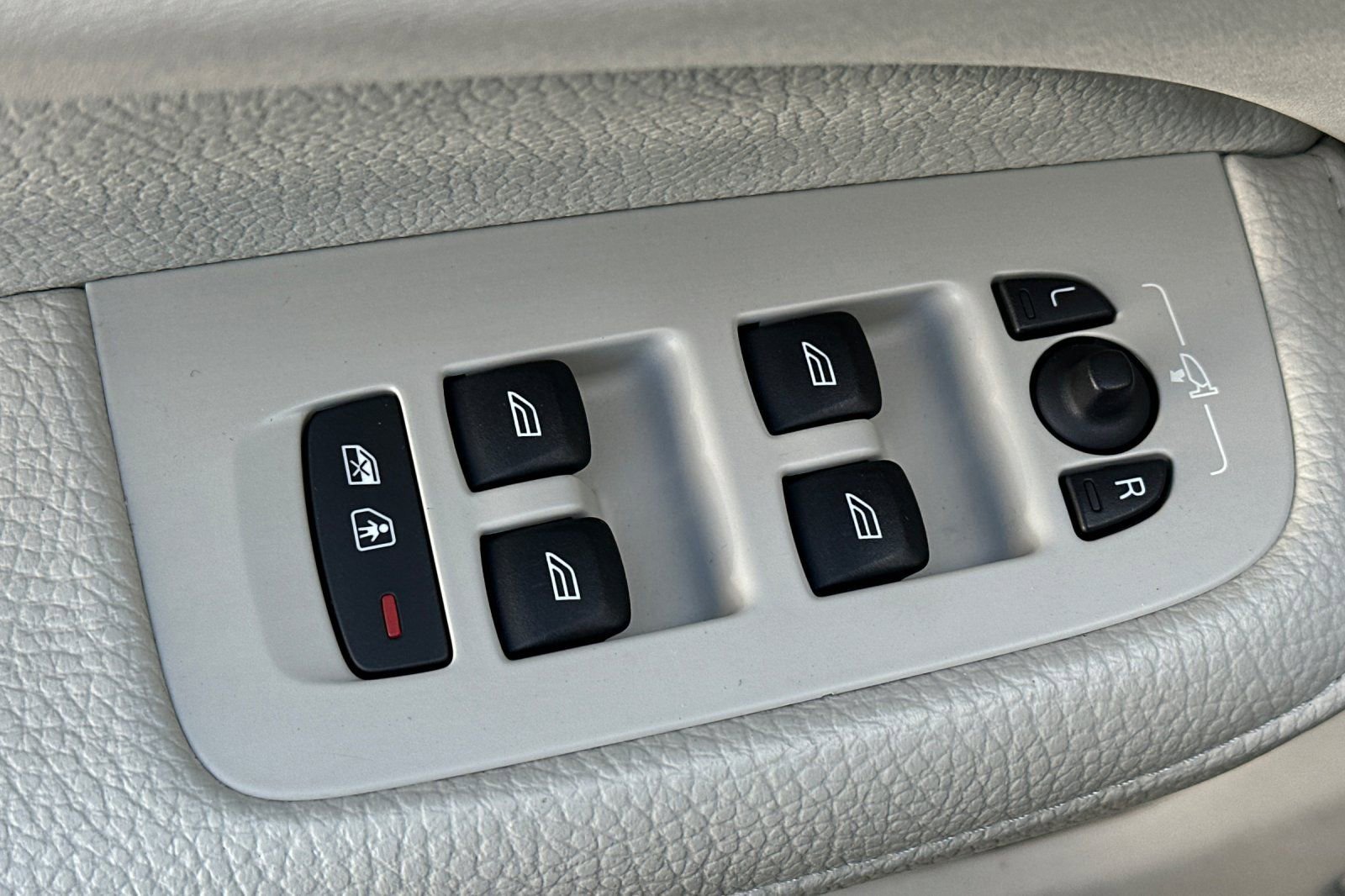 Used 2021 Volvo S60 T5 Momentum image 15