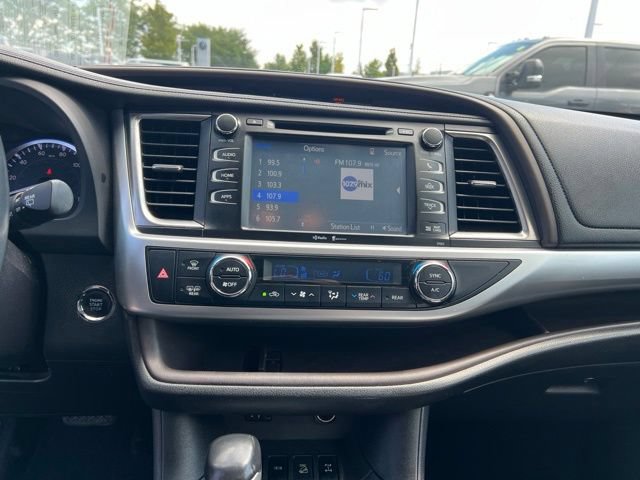 Used 2014 Toyota Highlander XLE AWD/4WD image 16
