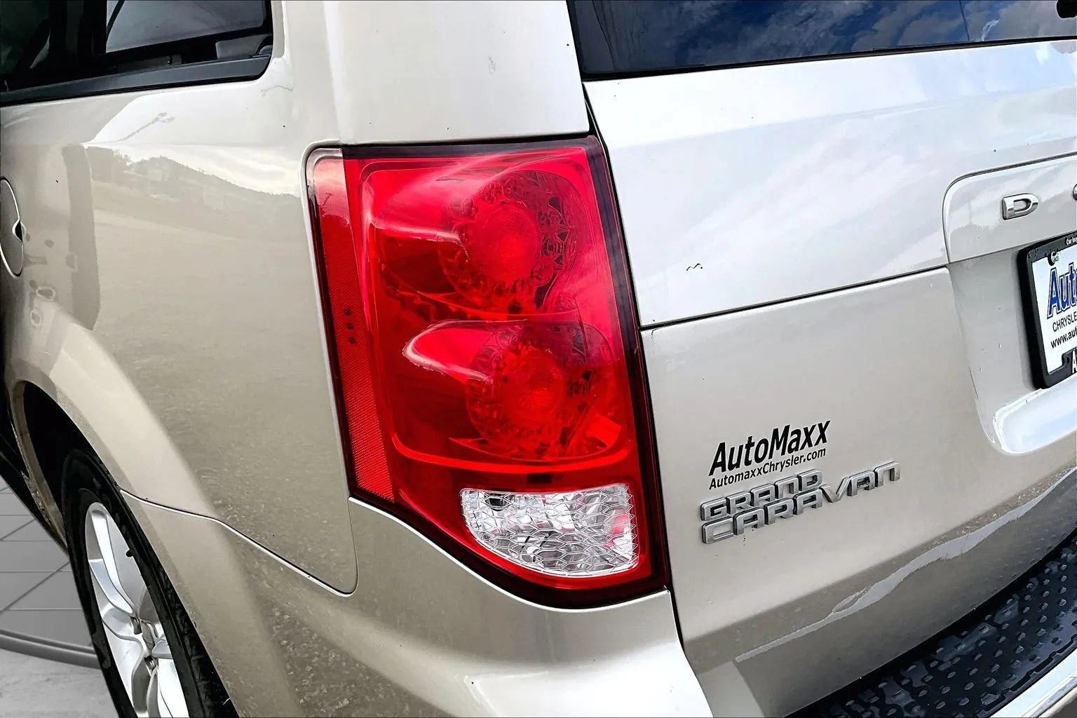 Used 2014 Dodge Grand Caravan SXT w/ Rear Park Assist Package FWD image 21