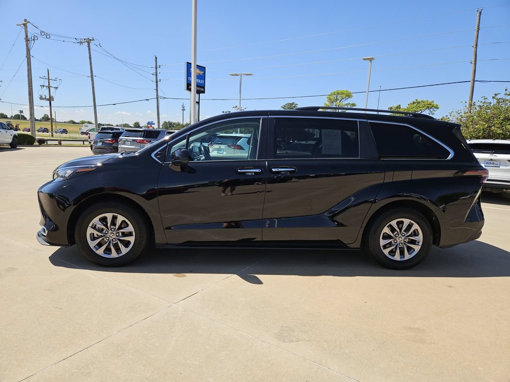 Used 2024 Toyota Sienna XLE FWD video 4