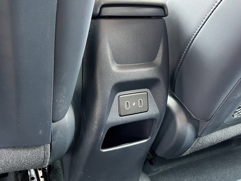 Used 2025 Hyundai Venue Limited FWD image 13