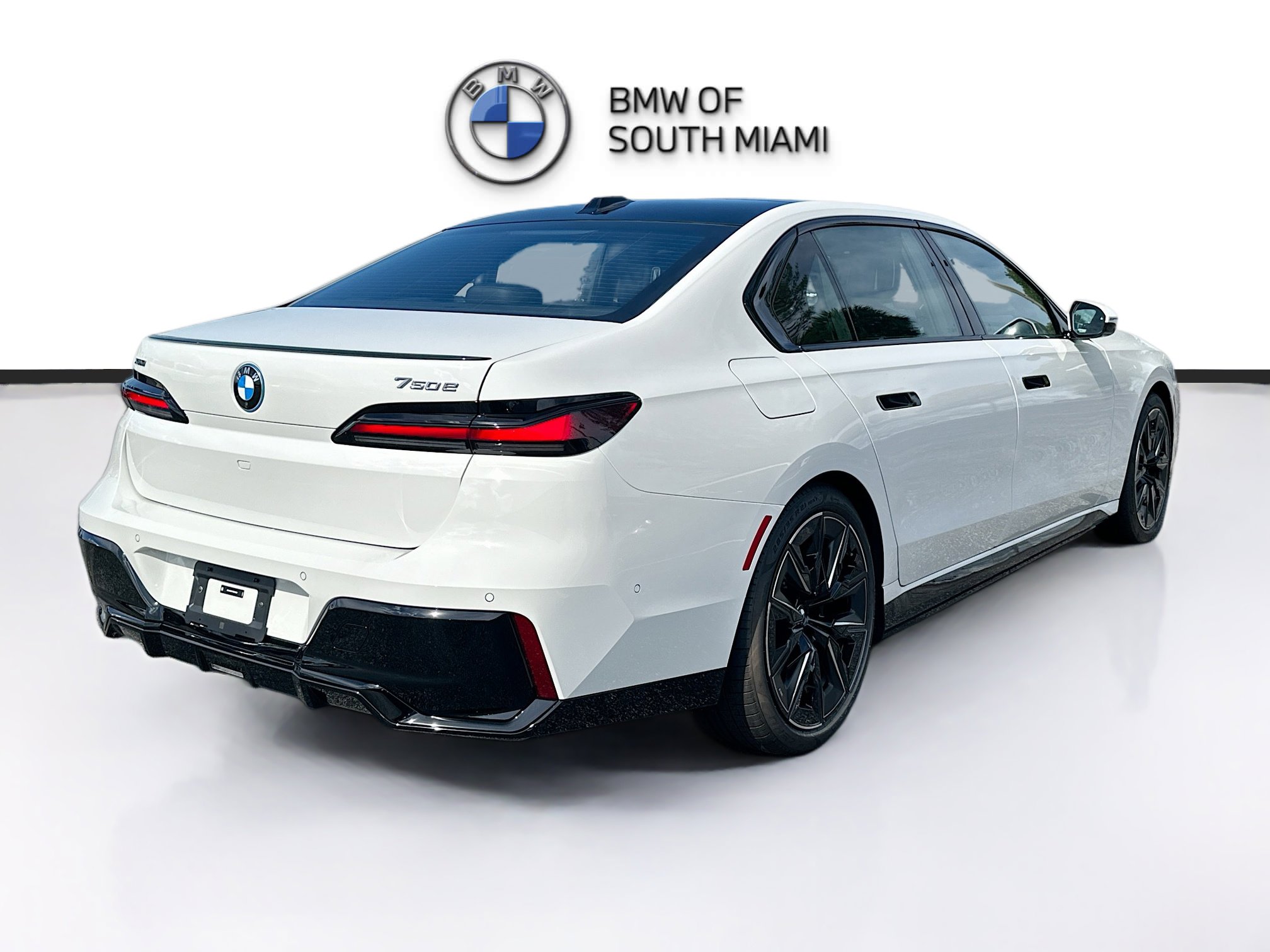 New 2026 BMW 750e xDrive w/ Premium Package image 6