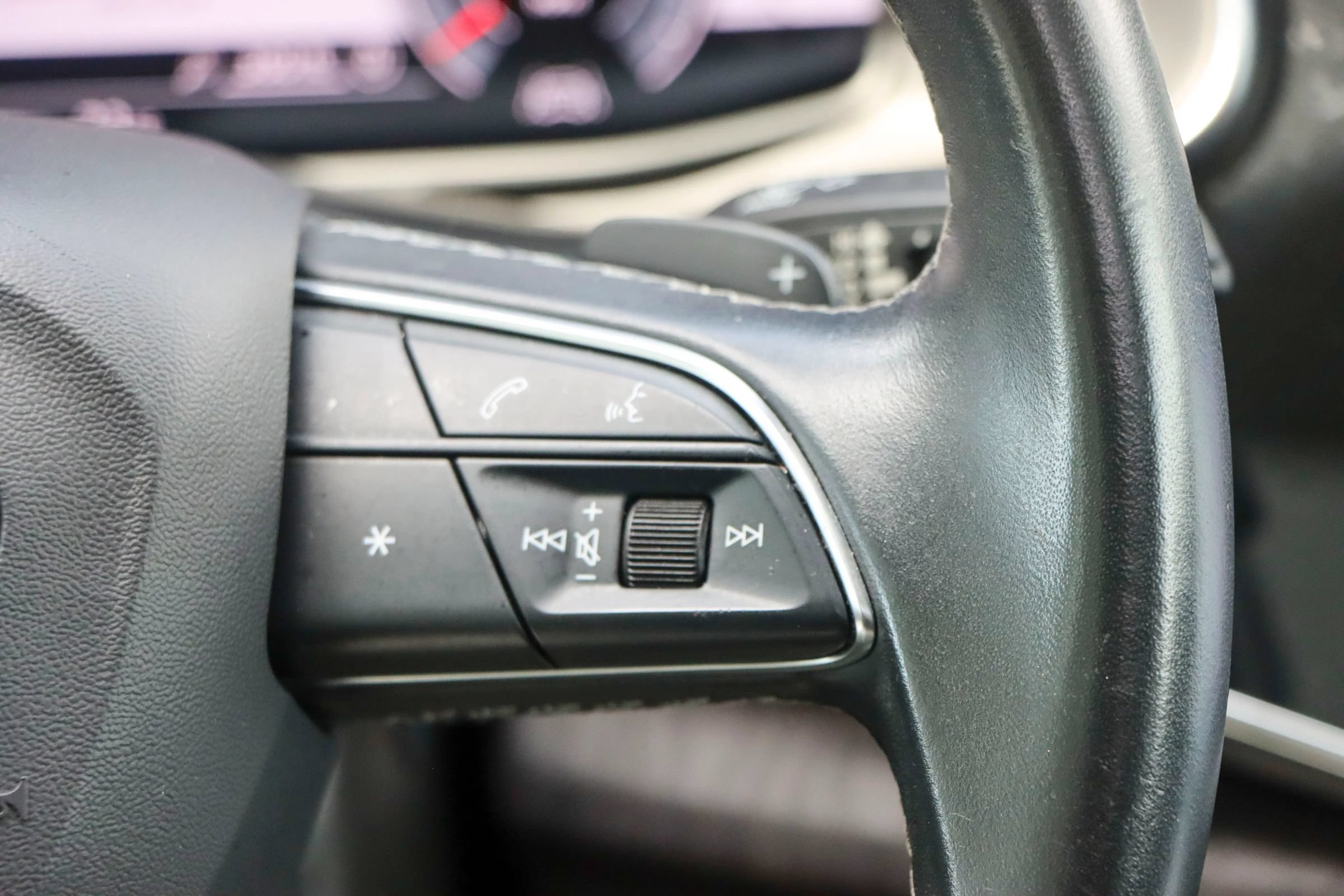 Used 2021 Audi Q8 Premium w/ Convenience Package AWD/4WD image 30