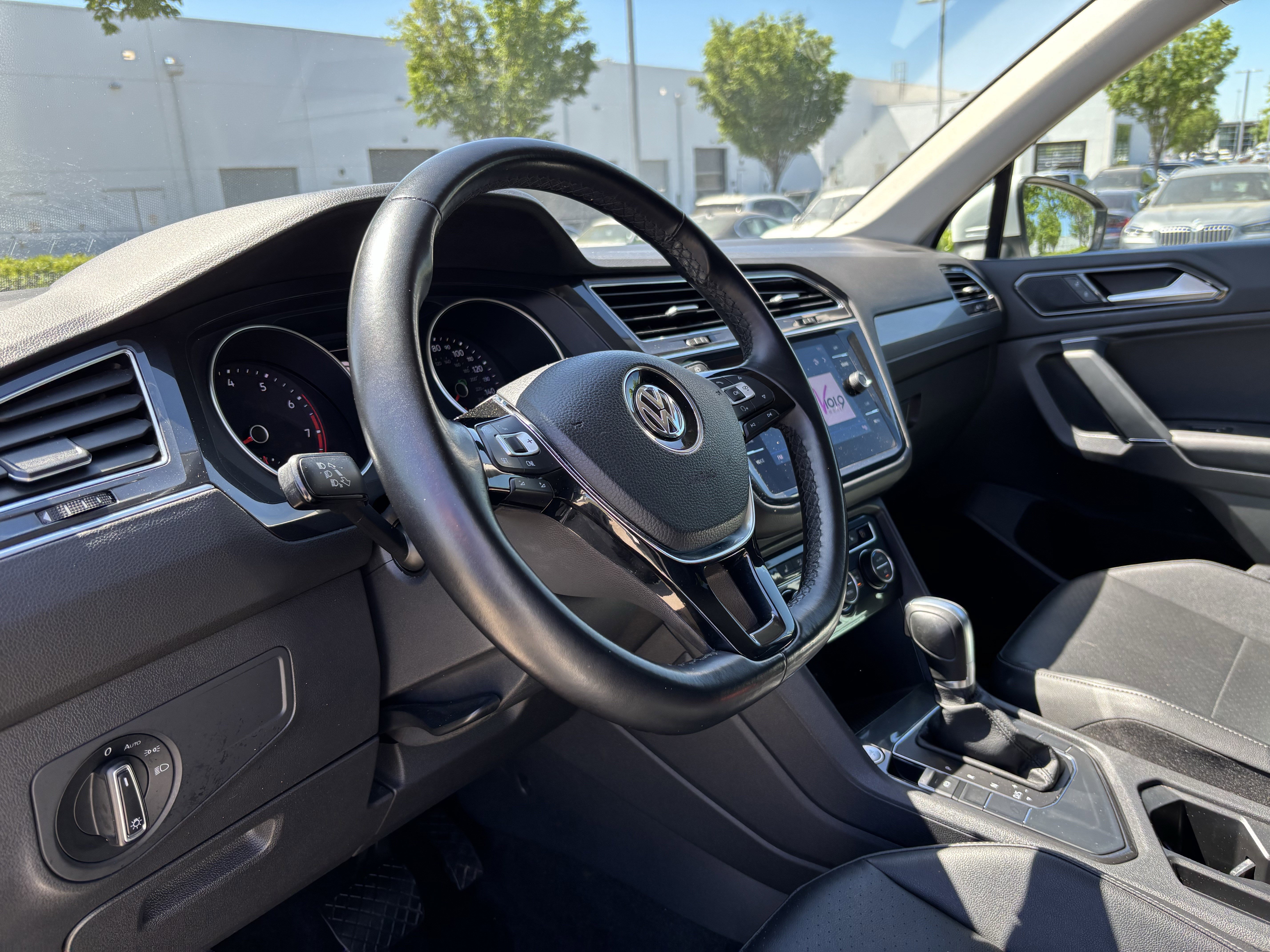 Used 2018 Volkswagen Tiguan SE FWD image 16