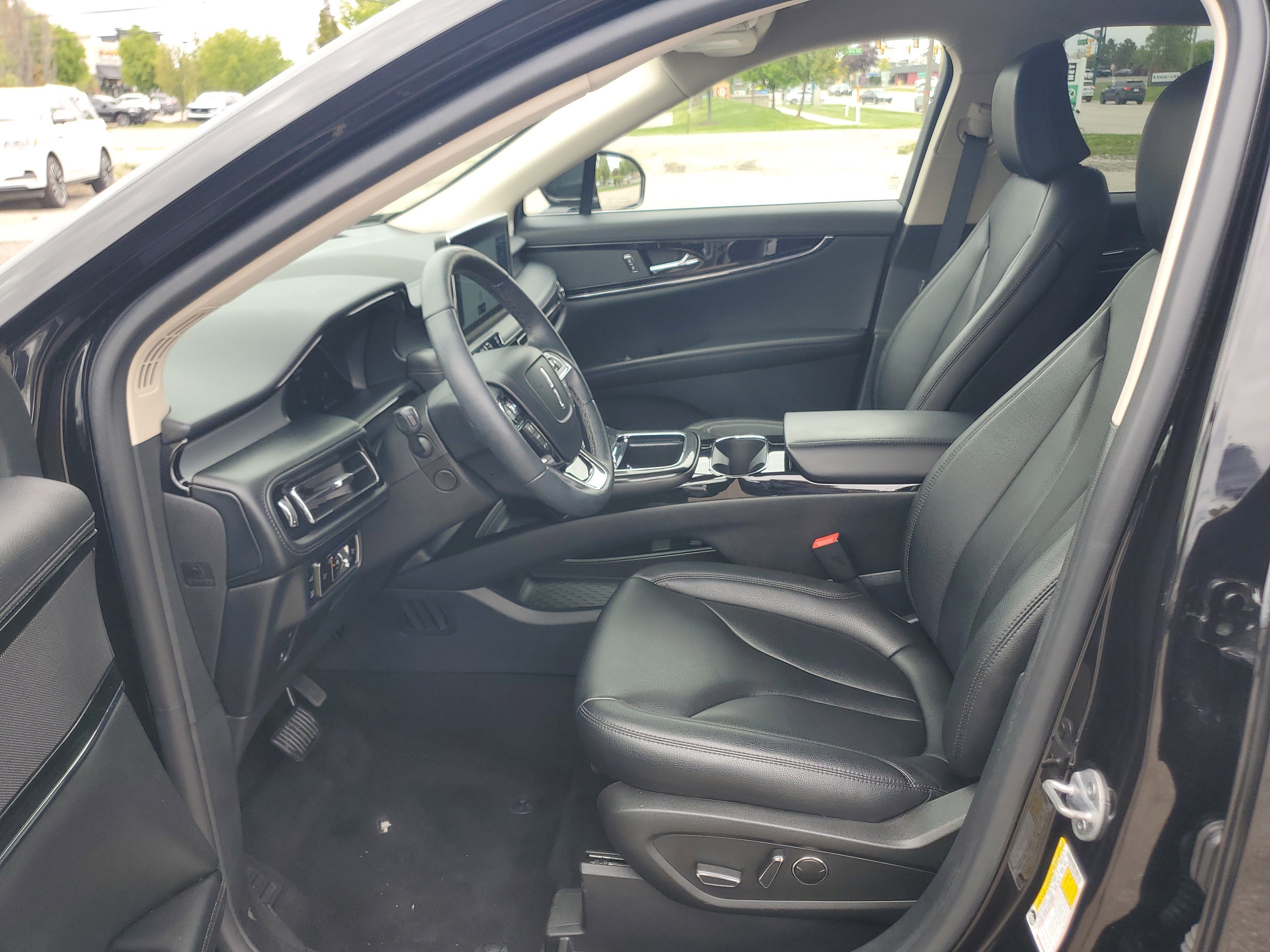 Certified 2023 Lincoln Nautilus AWD w/ Premium Package image 12