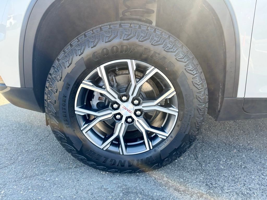 Used 2024 GMC Acadia AT4 w/ Luxury Package AWD/4WD image 3