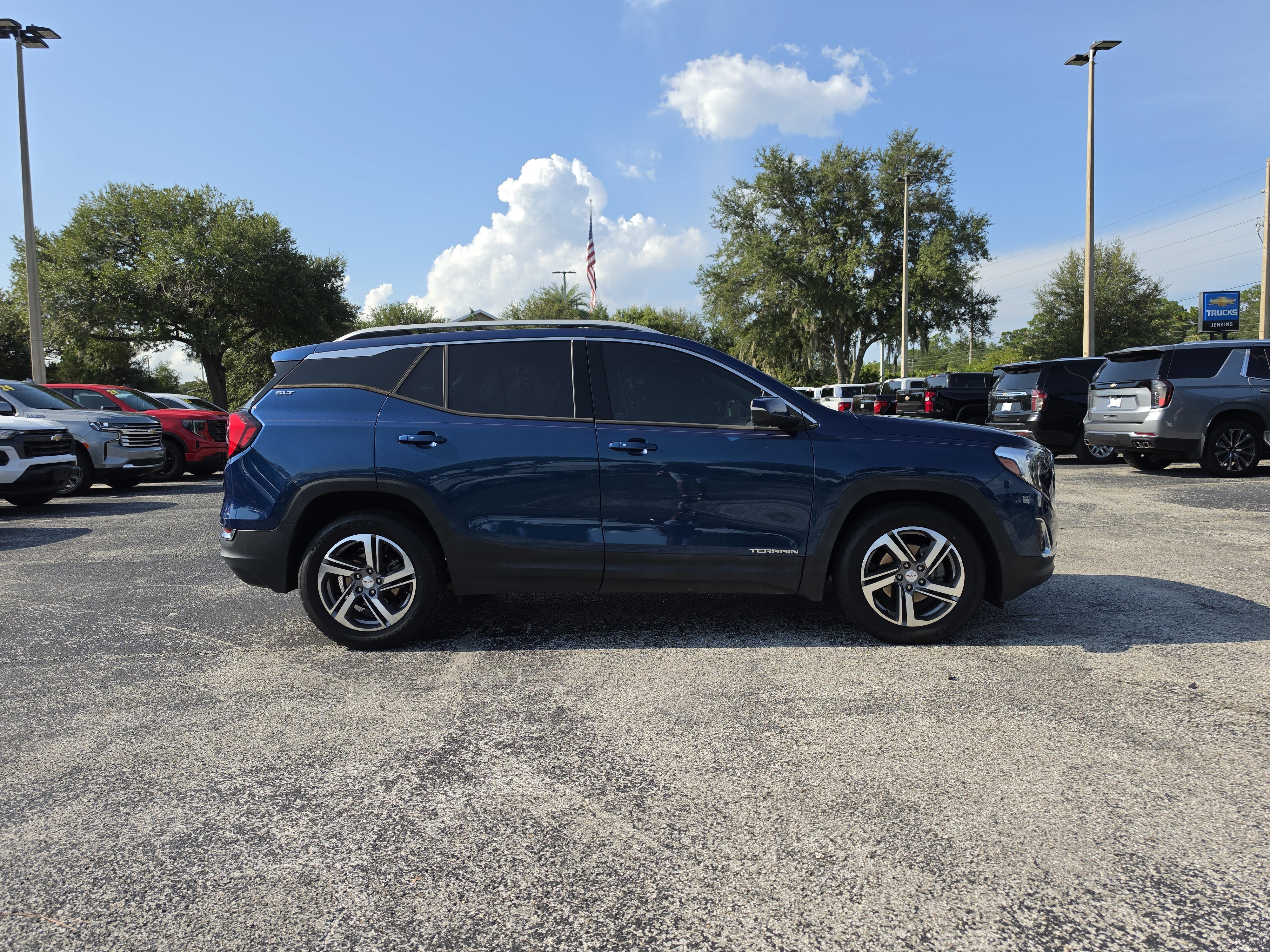 Used 2020 GMC Terrain SLT w/ Preferred Package FWD image 3