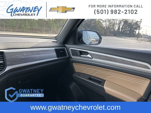 Used 2022 Volkswagen Atlas Cross Sport SE AWD/4WD image 25