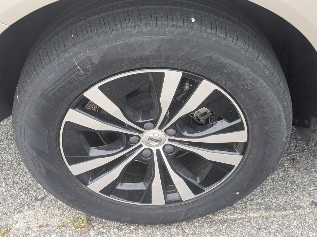 Used 2025 Volvo XC60 B5 Core AWD/4WD image 13