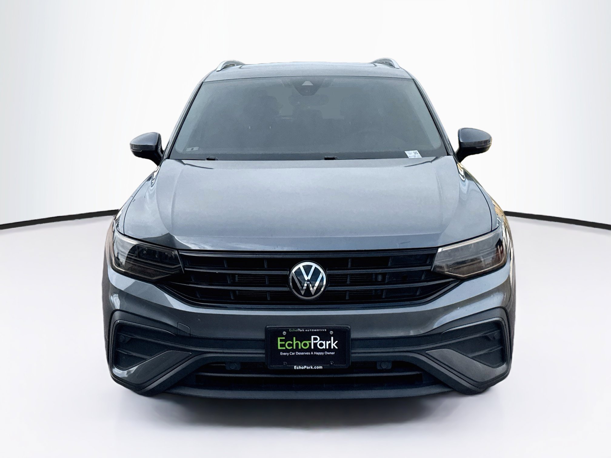 Used 2022 Volkswagen Tiguan SE w/ Panoramic Sunroof Package AWD/4WD image 2
