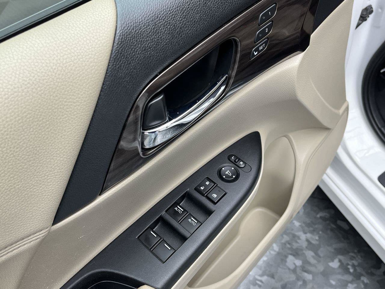 Used 2017 Honda Accord Touring image 9