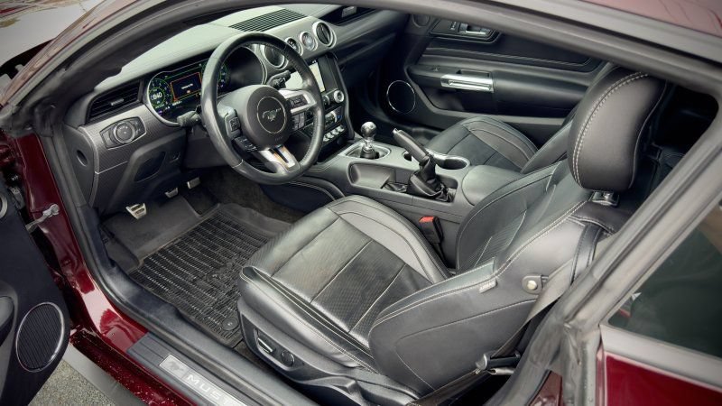 Used 2018 Ford Mustang GT Premium w/ GT Performance Package RWD image 10