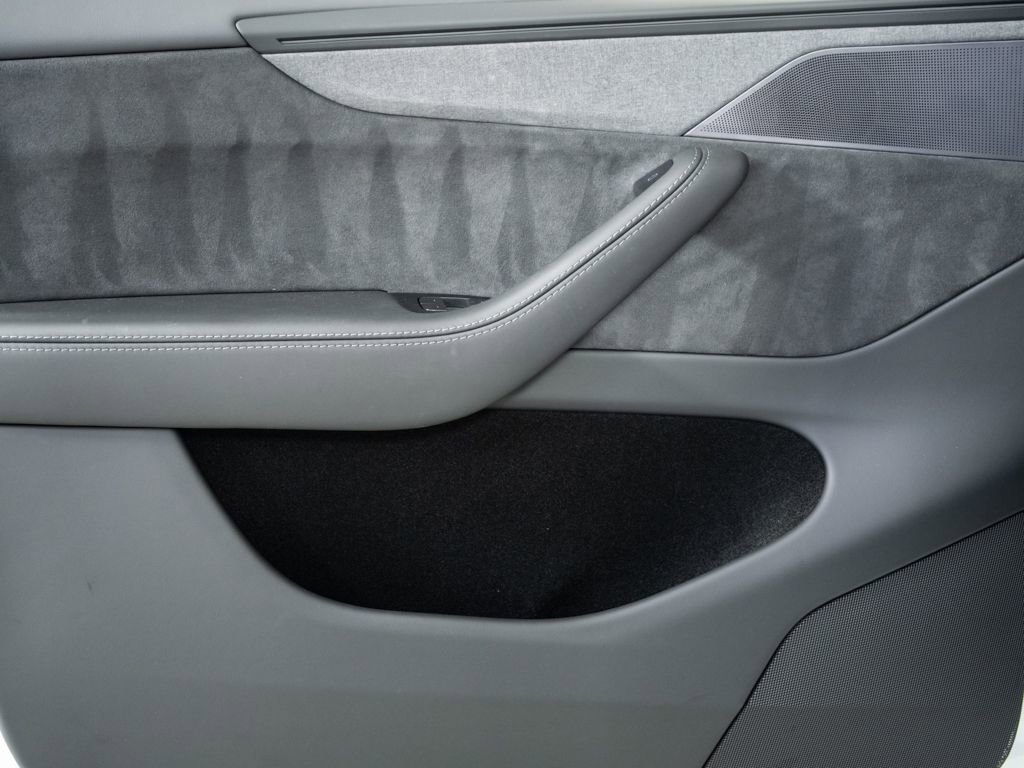 Used 2026 Tesla Model Y Long Range image 6