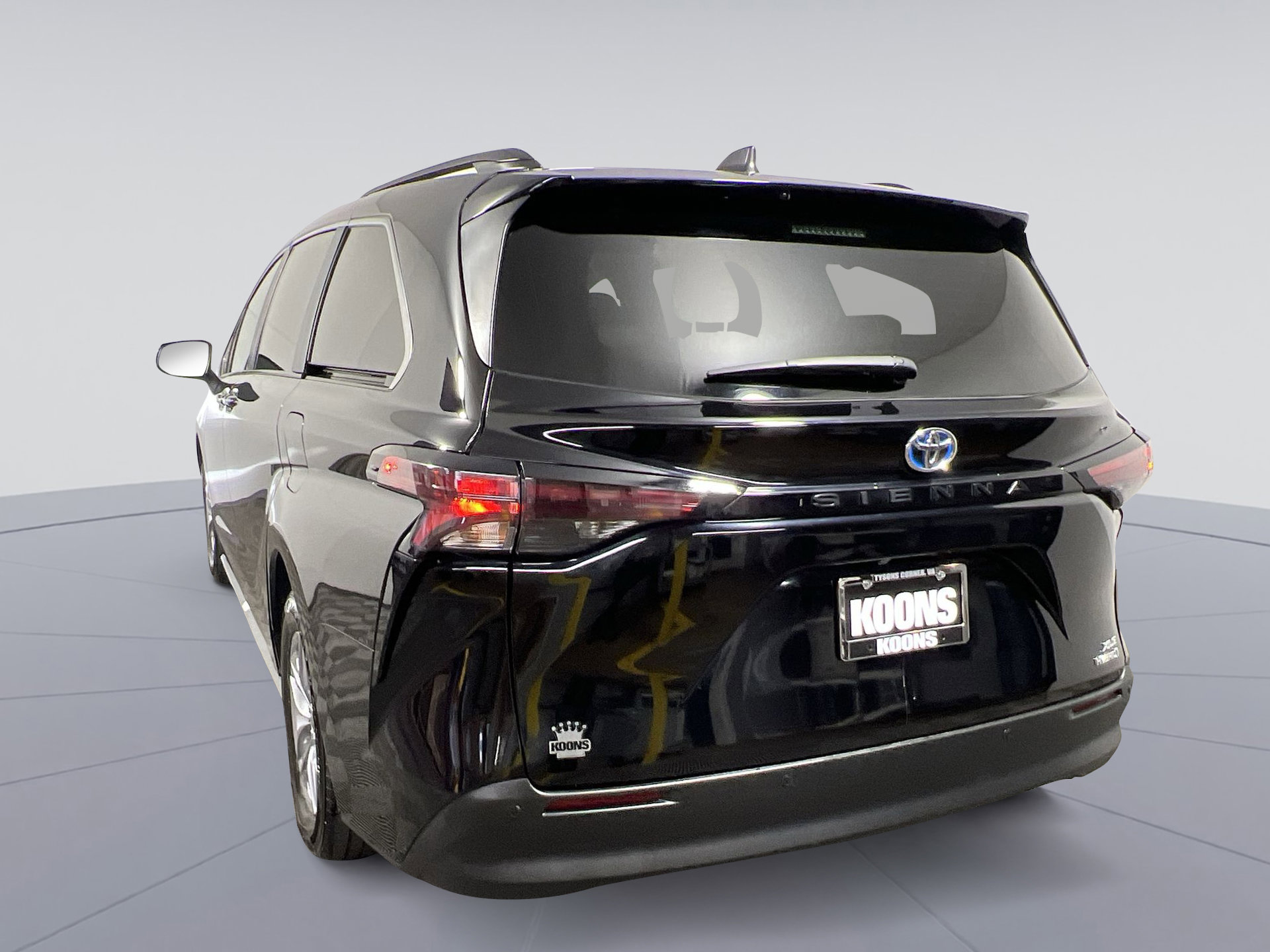 Used 2024 Toyota Sienna XLE image 4