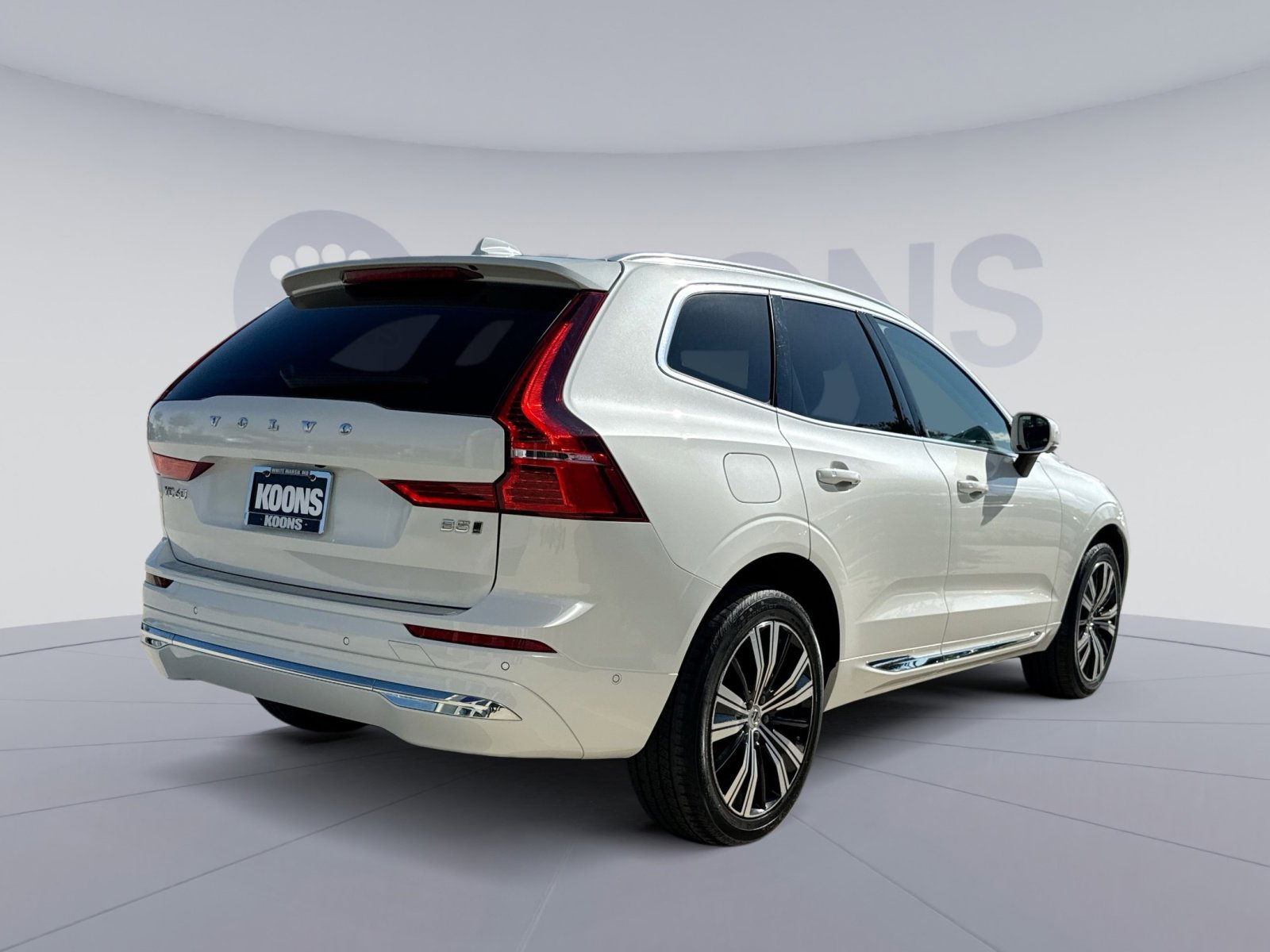 Used 2023 Volvo XC60 B5 Plus AWD/4WD image 7