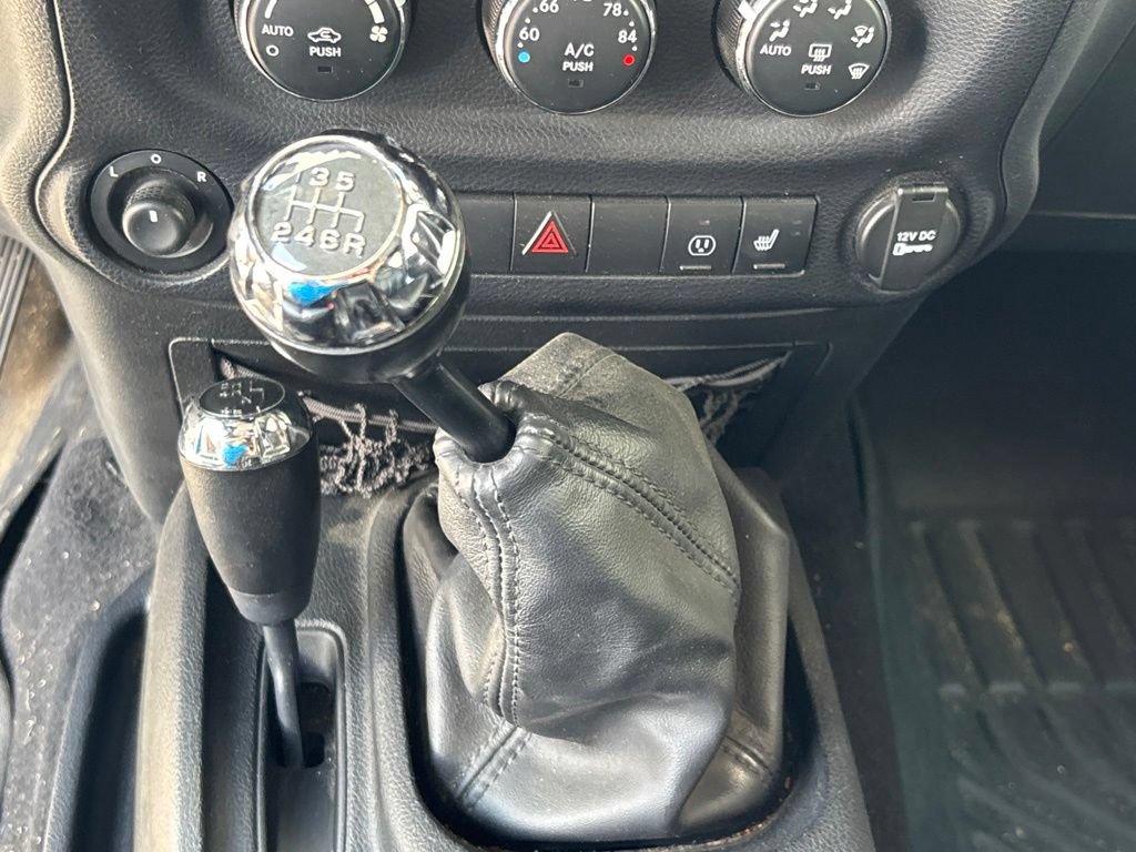 Used 2013 Jeep Wrangler Unlimited Sahara w/ Connectivity Group AWD/4WD image 11