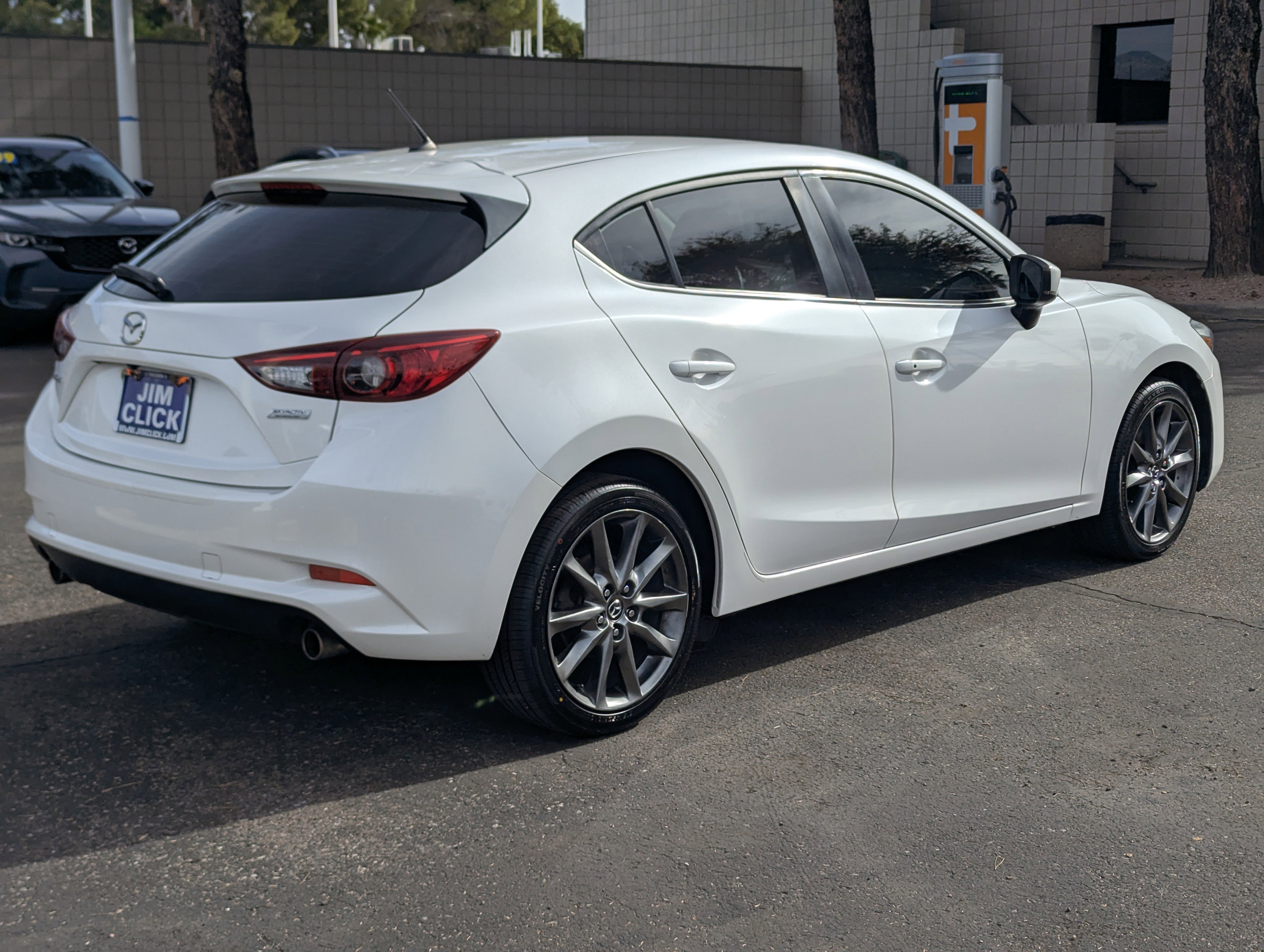 Used 2018 MAZDA MAZDA3 Touring image 2