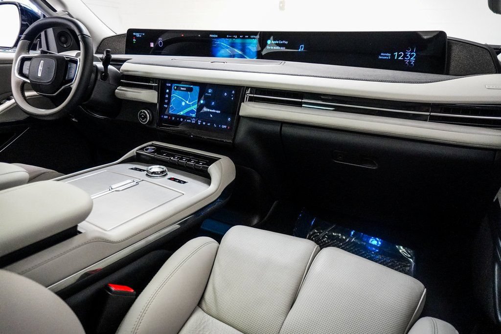 Used 2025 Lincoln Navigator L Reserve AWD/4WD image 15