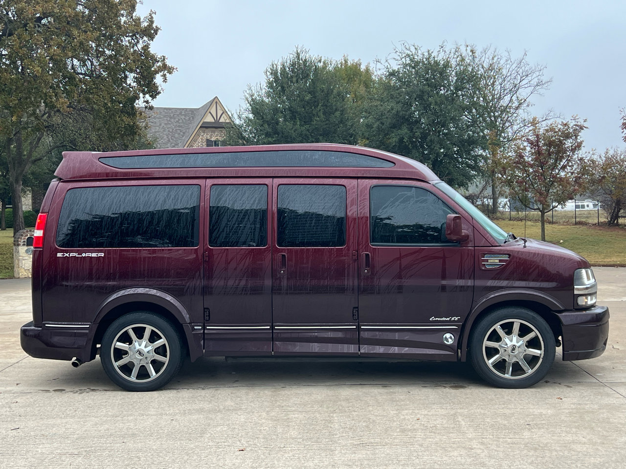 Used 2017 Chevrolet Express 2500 image 4
