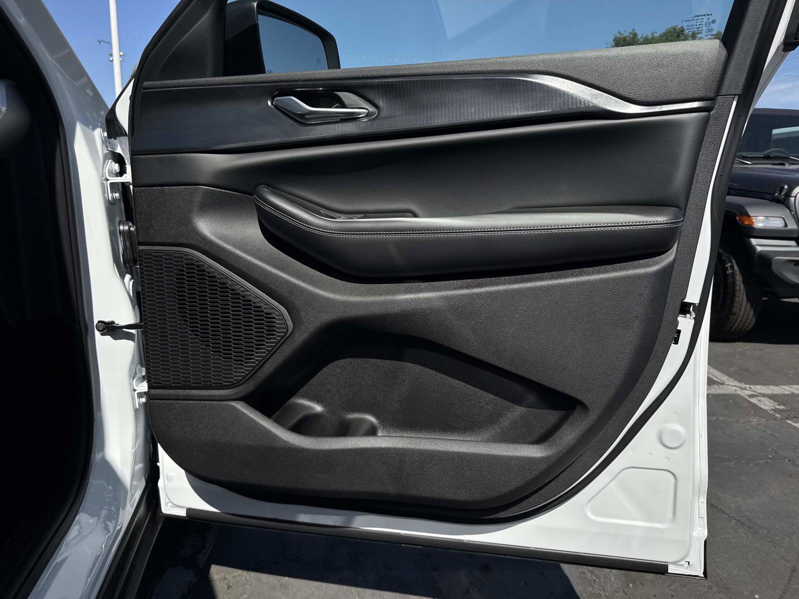 New 2026 Jeep Grand Cherokee L Laredo image 32