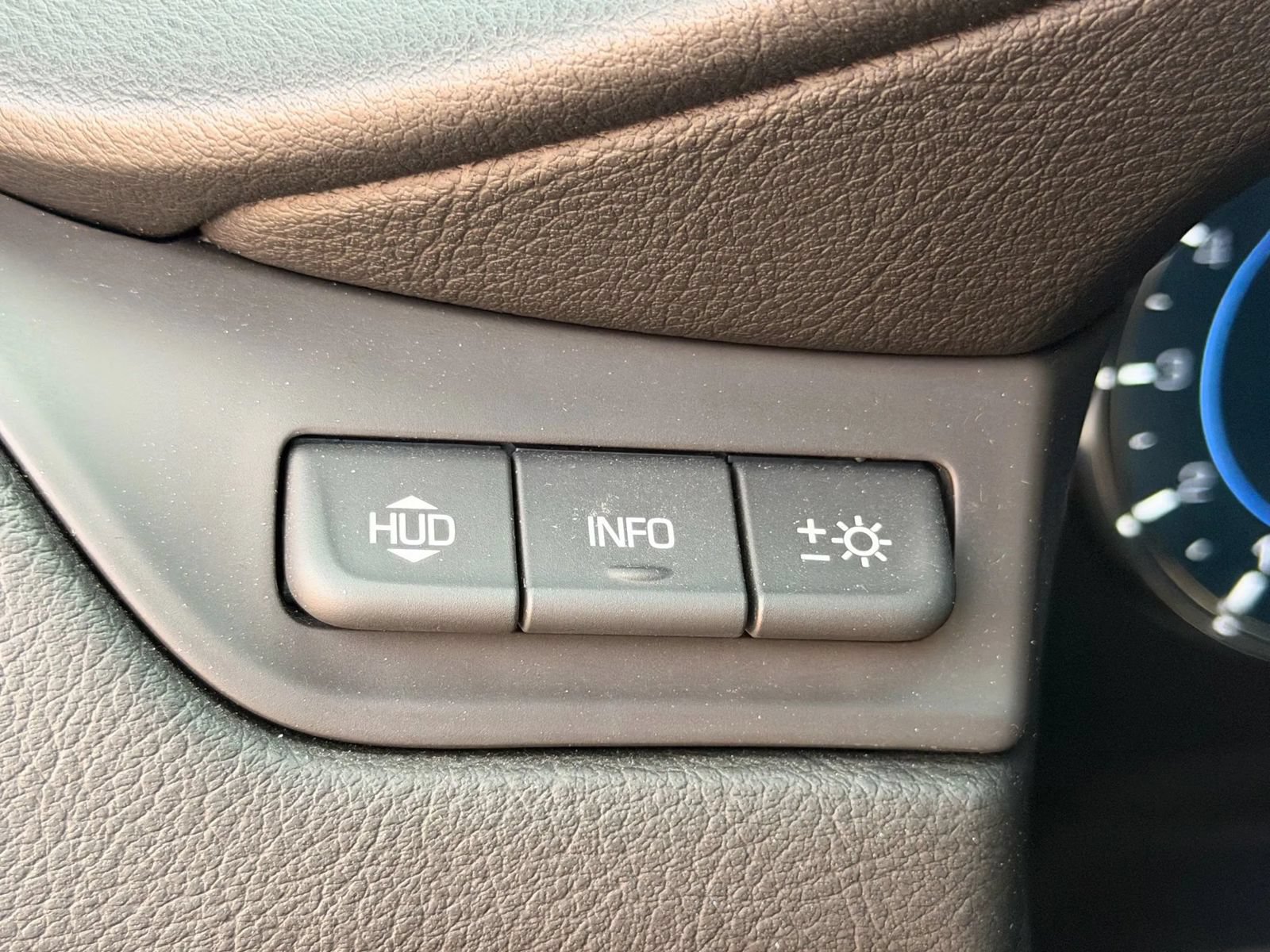 Used 2018 Cadillac Escalade ESV Luxury AWD/4WD image 13
