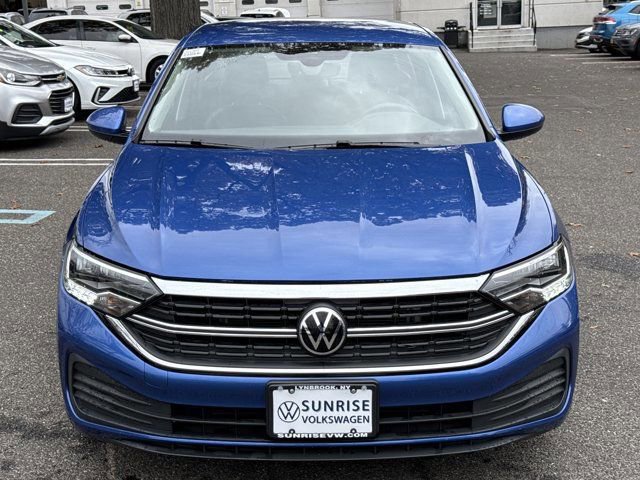 Used 2022 Volkswagen Jetta SE image 4