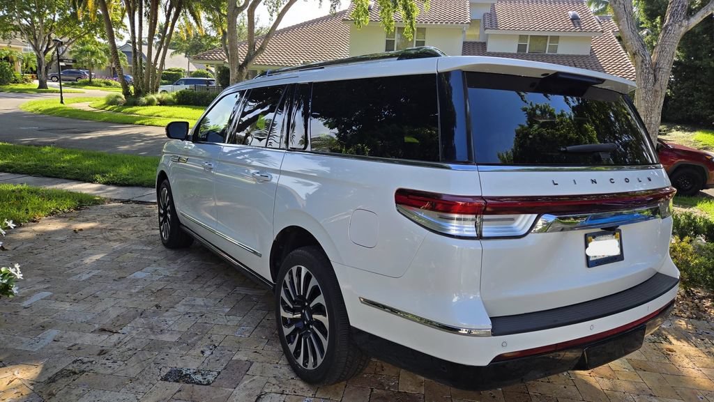 Used 2023 Lincoln Navigator L Black Label AWD/4WD image 3