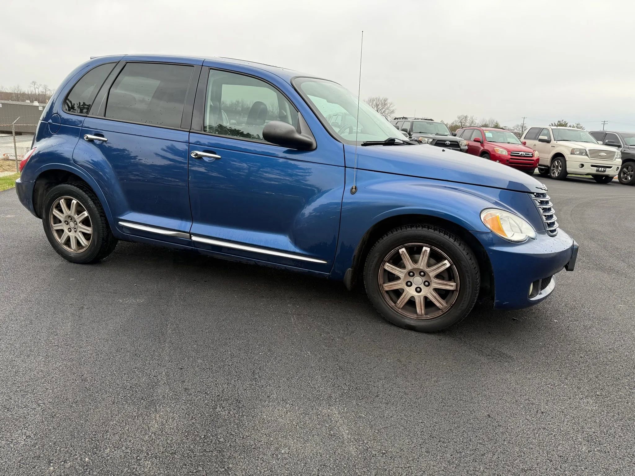 Used 2010 Chrysler PT Cruiser w/ Convenience Group image 2