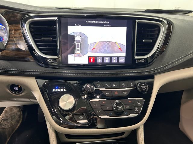 Used 2024 Chrysler Pacifica Limited image 23